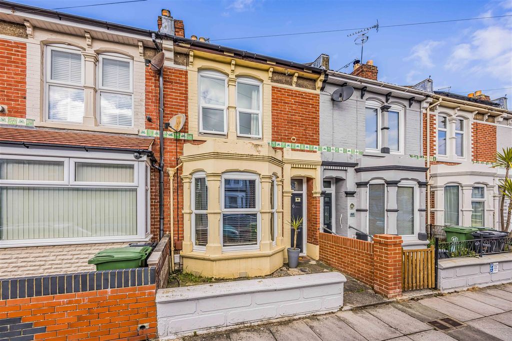 Property photo 1 of 18 68 Chasewater Avenue, Portsmouth-Small-Porticomark