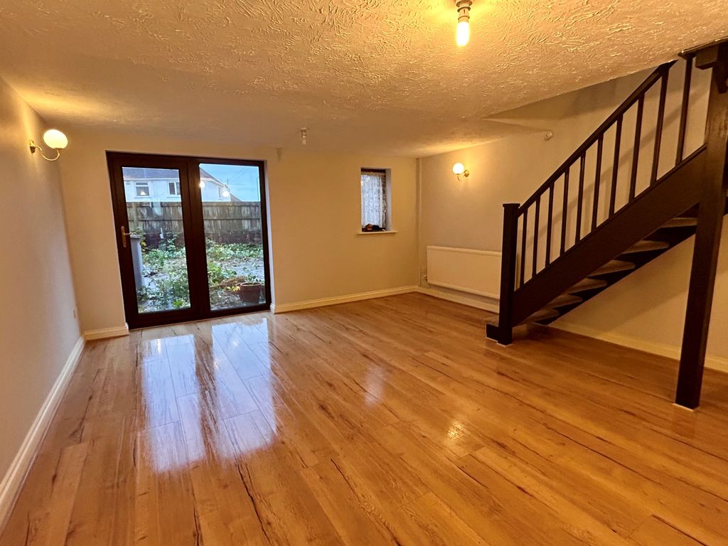 Property photo 2 of 6 Gallery