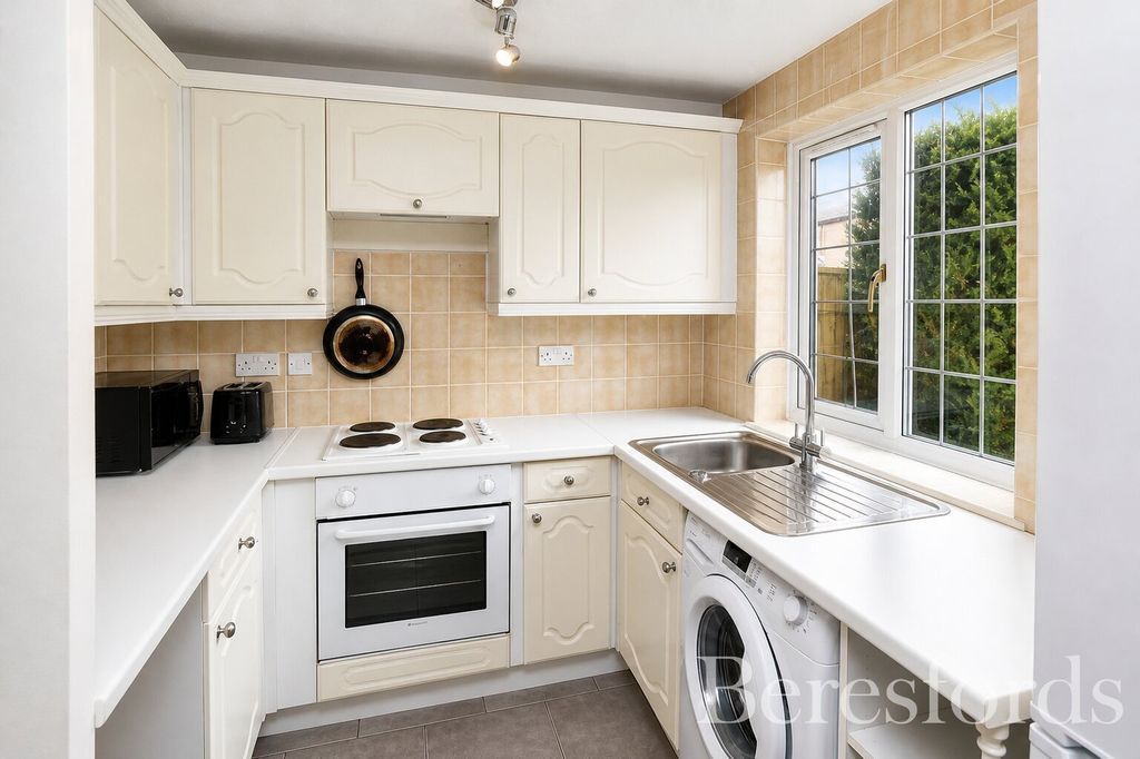 Property photo 2 of 6 Kitchen
