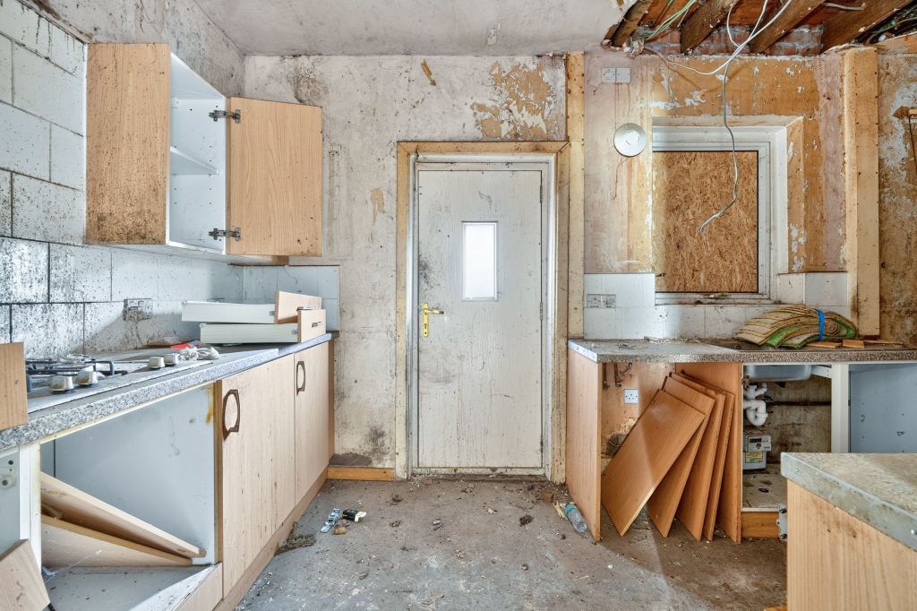 Property photo 2 of 21