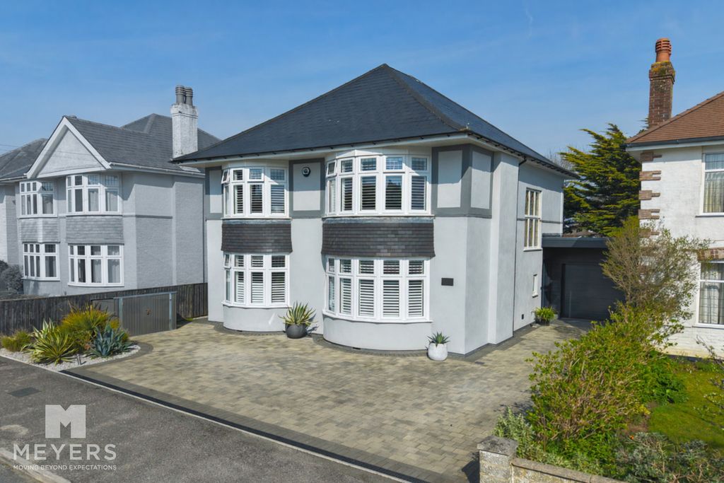 Property photo 1 of 36