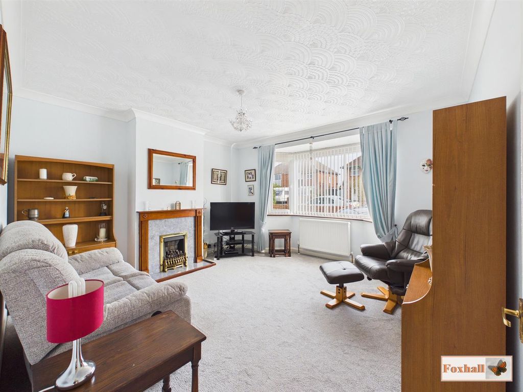 Property photo 2 of 17 Lounge