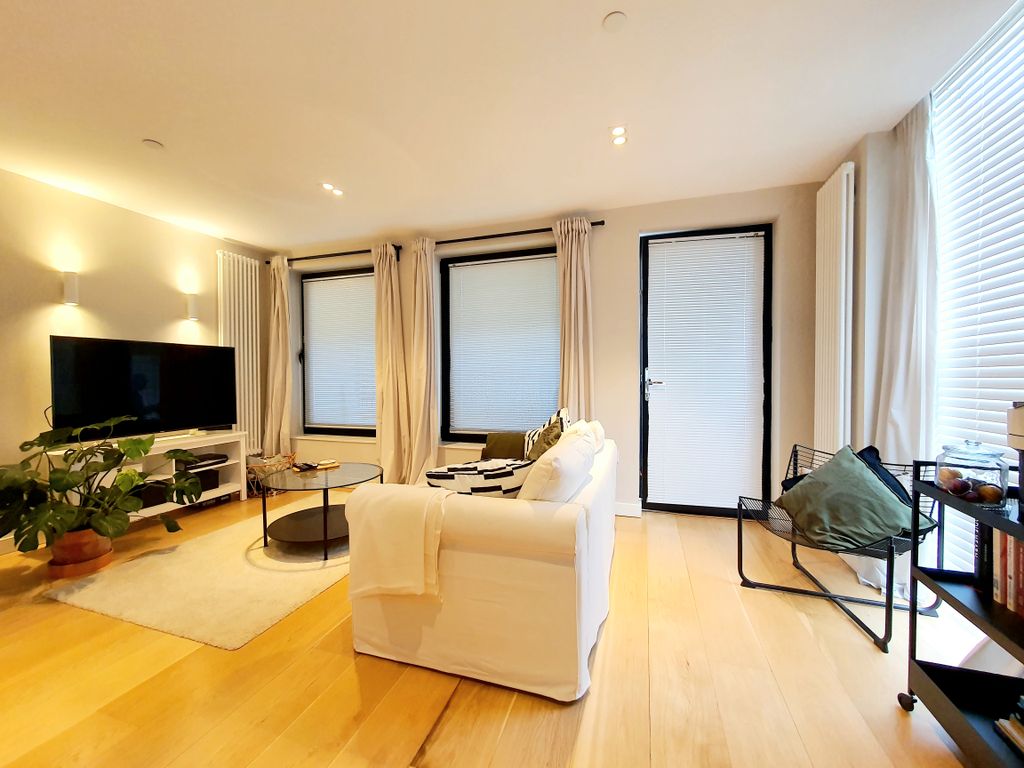Property photo 2 of 10 Lounge