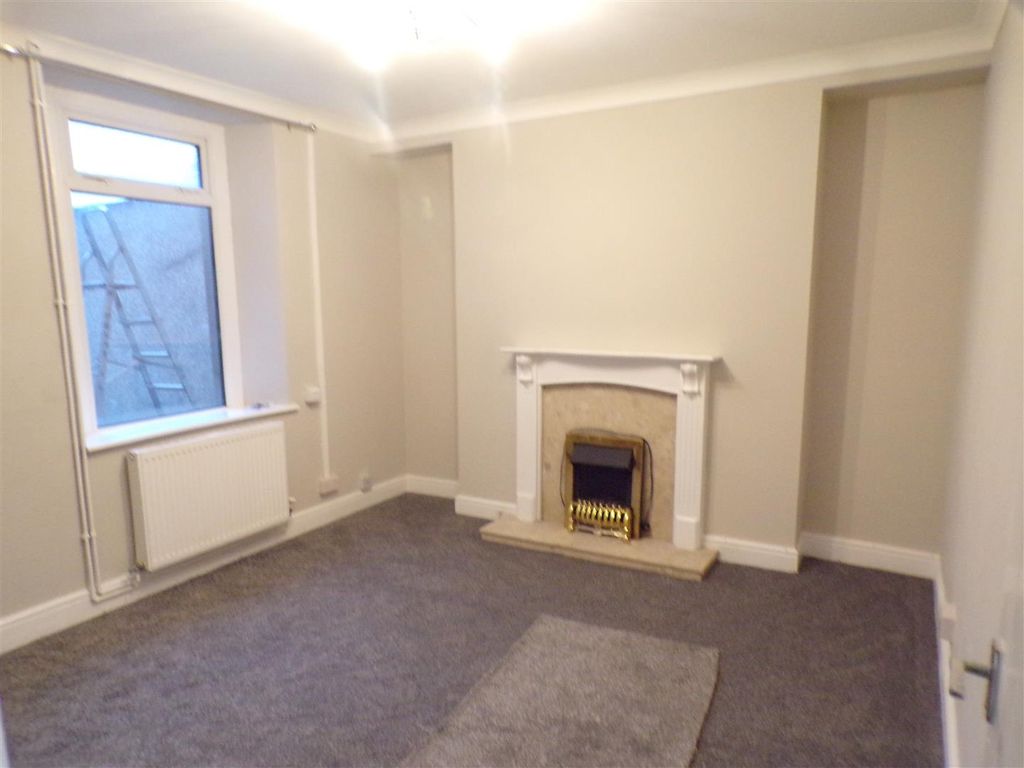 Property photo 3 of 9 Living Room