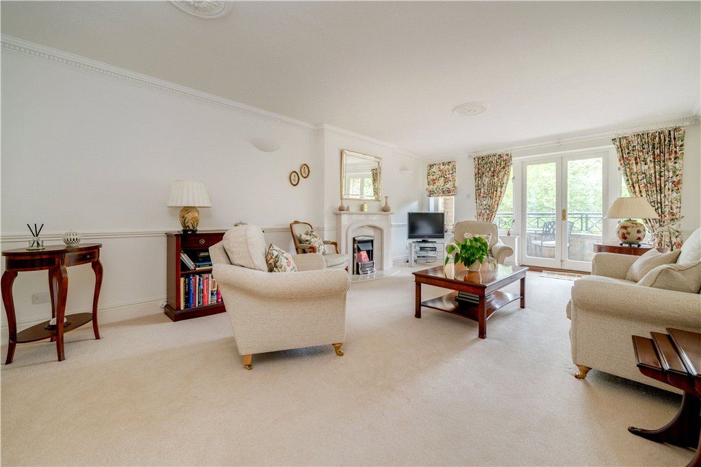 Property photo 2 of 22 Sitting Room