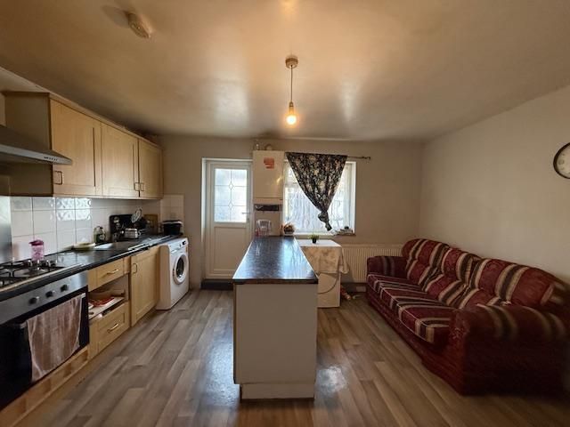 Property photo 2 of 7 Photo 2