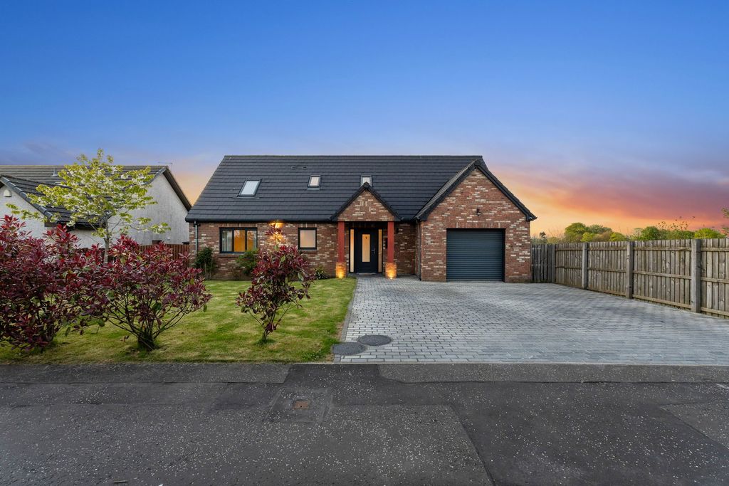 Property photo 2 of 60
