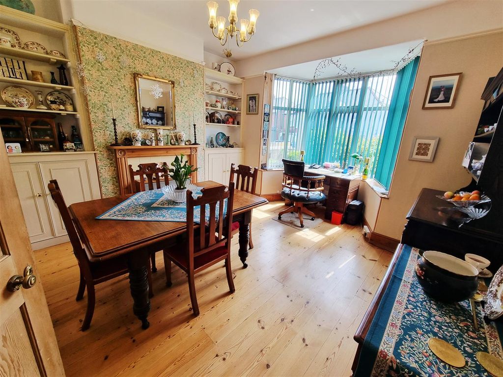 Property photo 3 of 28 Dining Room