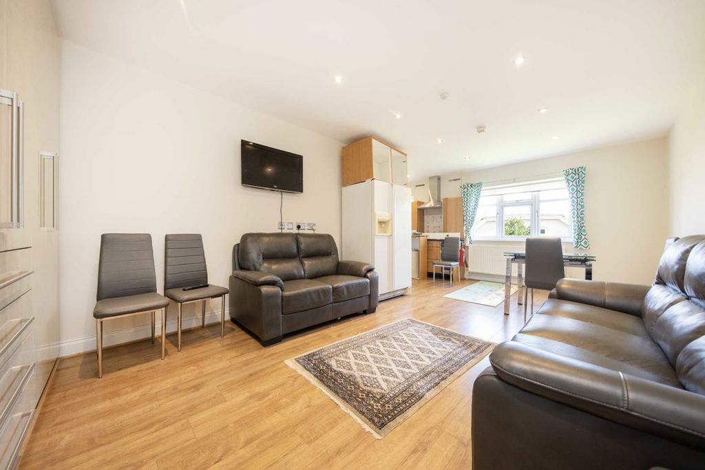 Property photo 2 of 9