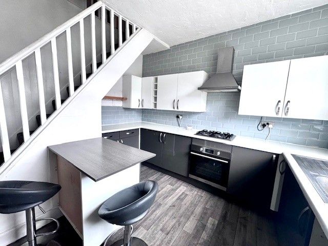 Property photo 3 of 9 Kitchen