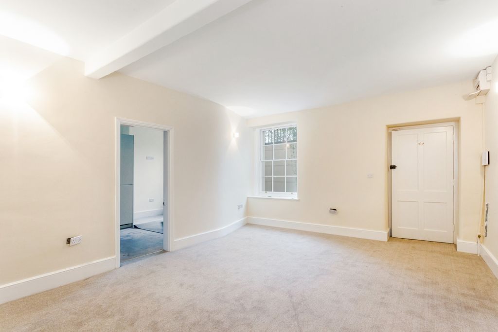 Property photo 3 of 14 Basement Flat 6 F...