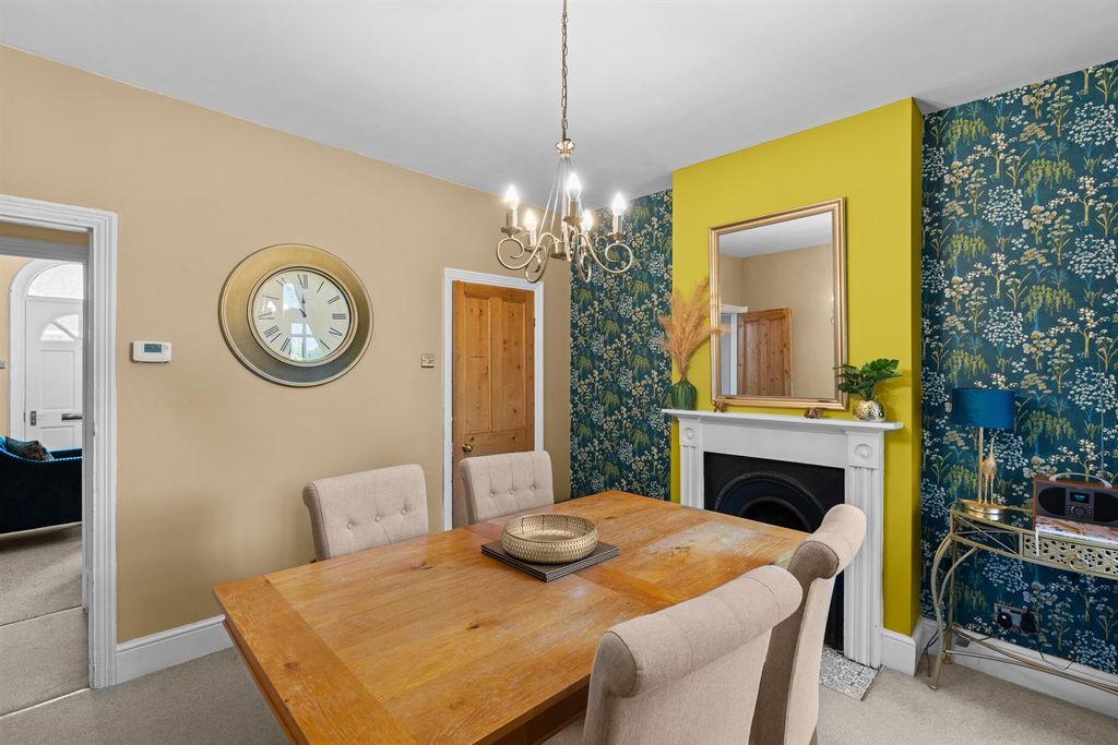 Property photo 3 of 24 Warwickst-011.Jpg