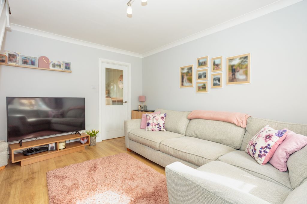 Property photo 2 of 22 Living Room