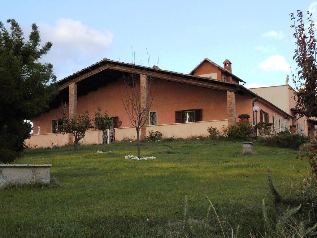 Property photo 2 of 10