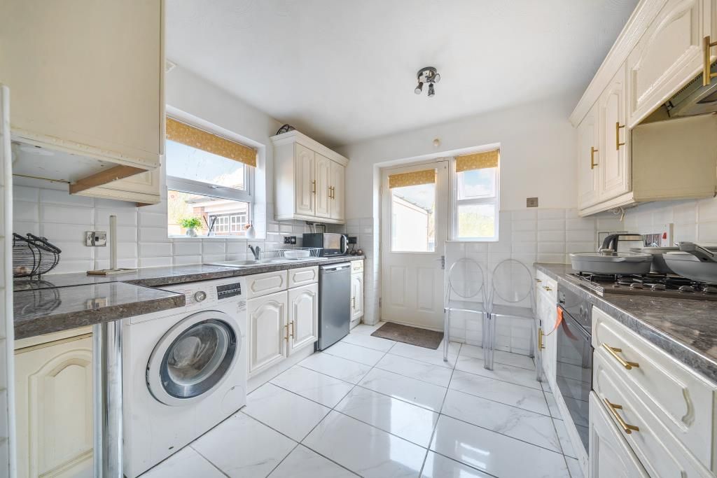 Property photo 3 of 20 Kitchen