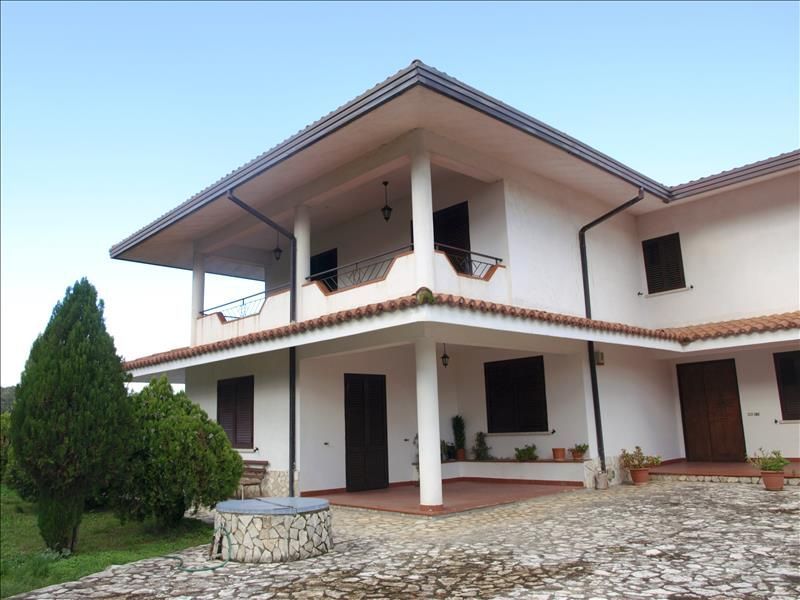 Property photo 3 of 25 Main Courtyard