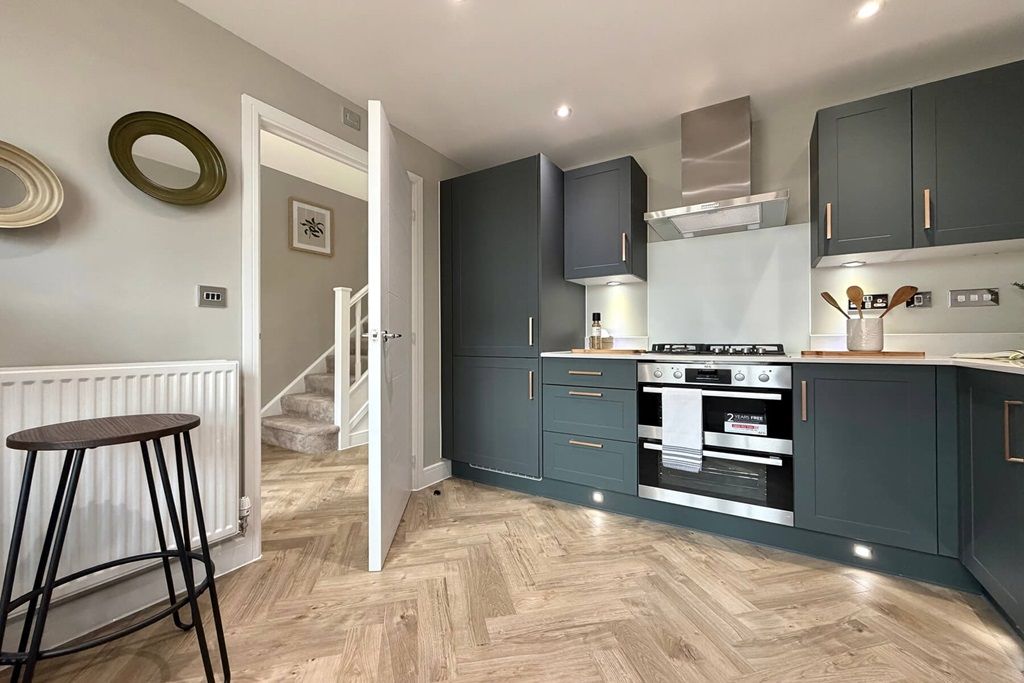 Property photo 2 of 17 Why Not Try Putting A Breakfast Area In The Corner?