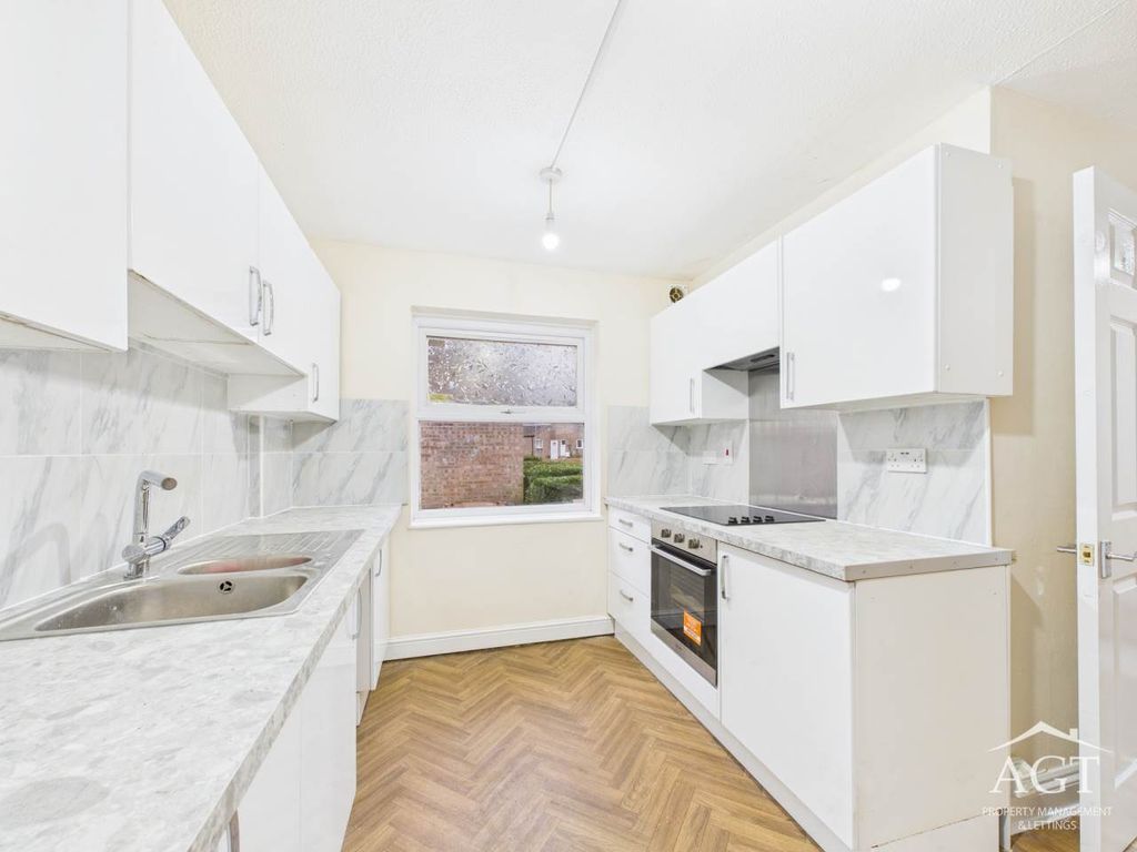 Property photo 2 of 15 Kitchen