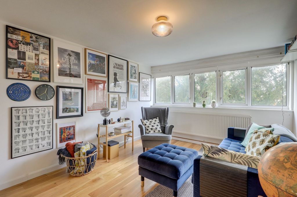 Property photo 3 of 12