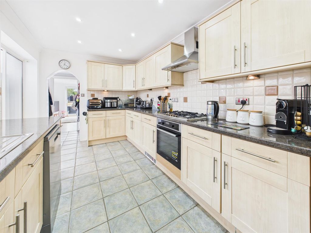 Property photo 2 of 26