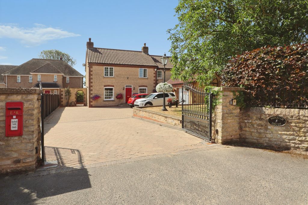 Property photo 1 of 30