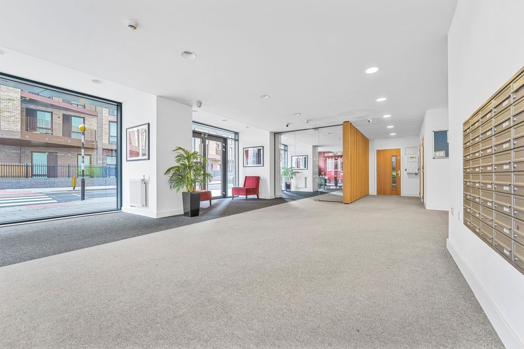 Property photo 3 of 18 Lobby