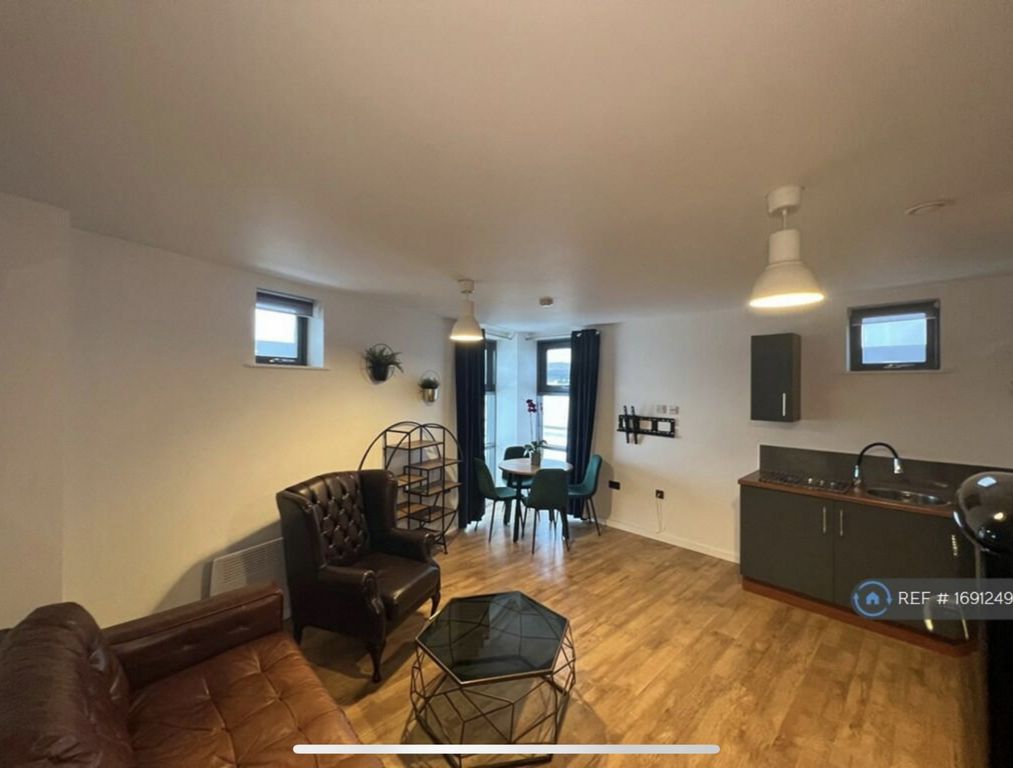 Property photo 3 of 8 Lounge