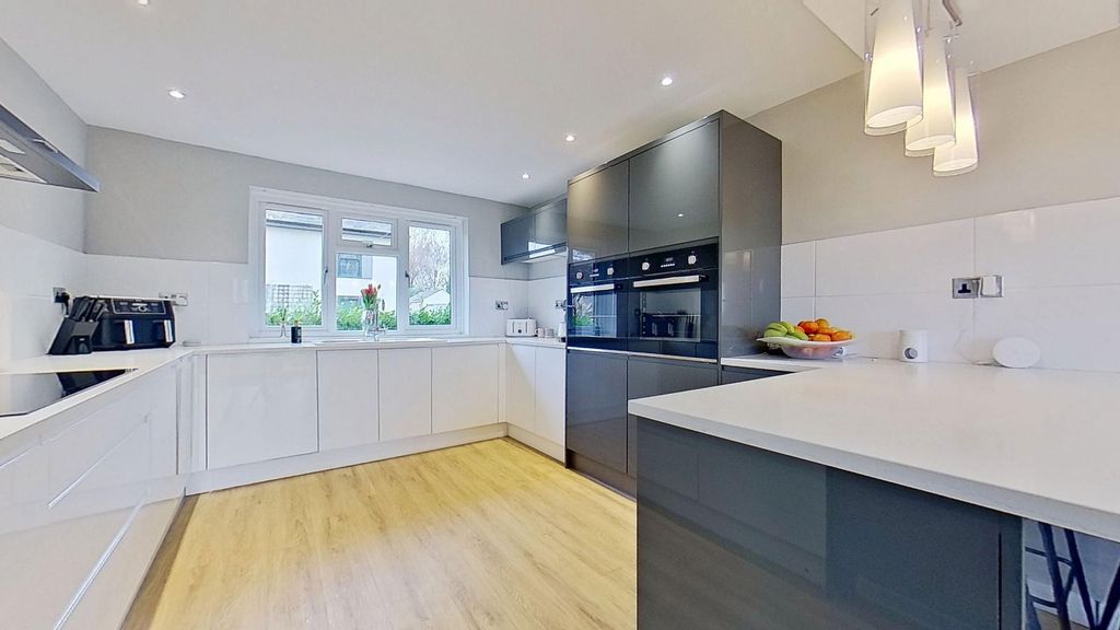 Property photo 1 of 35