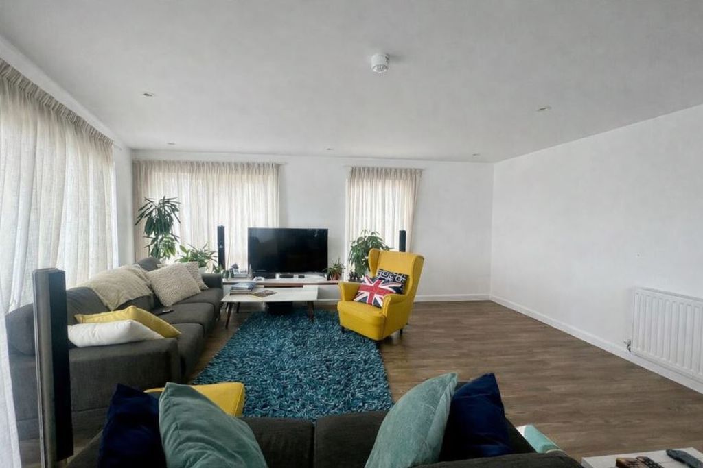 Property photo 3 of 8 Photo 3