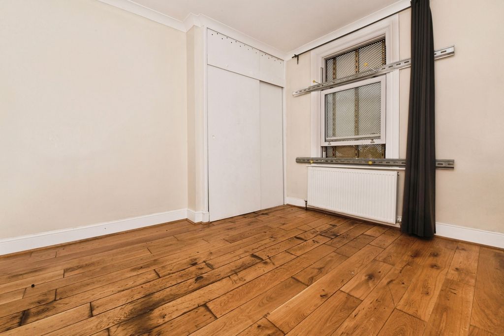 Property photo 2 of 17 Internal