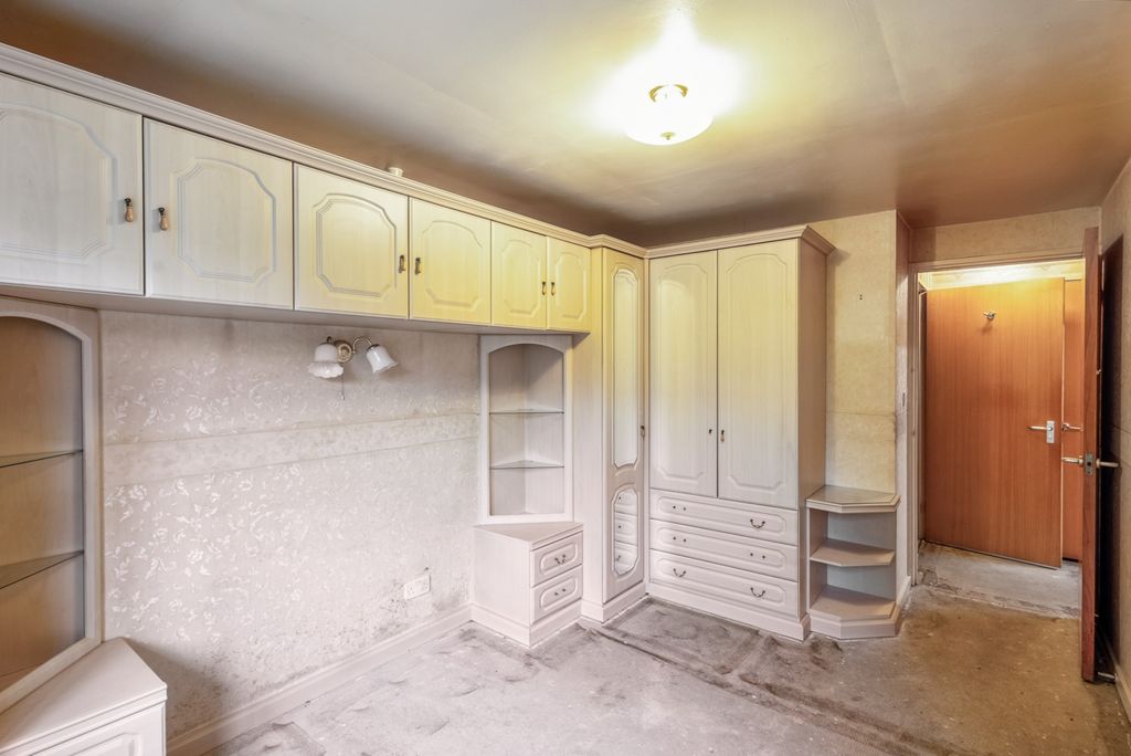 Property photo 2 of 14 6 Blackbird Gardens, Bradford, West Yorkshire, Bd8 0Nh