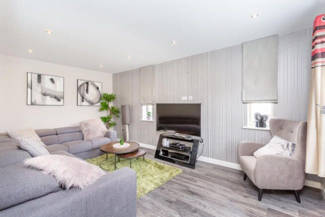 Property photo 3 of 31 Living Room