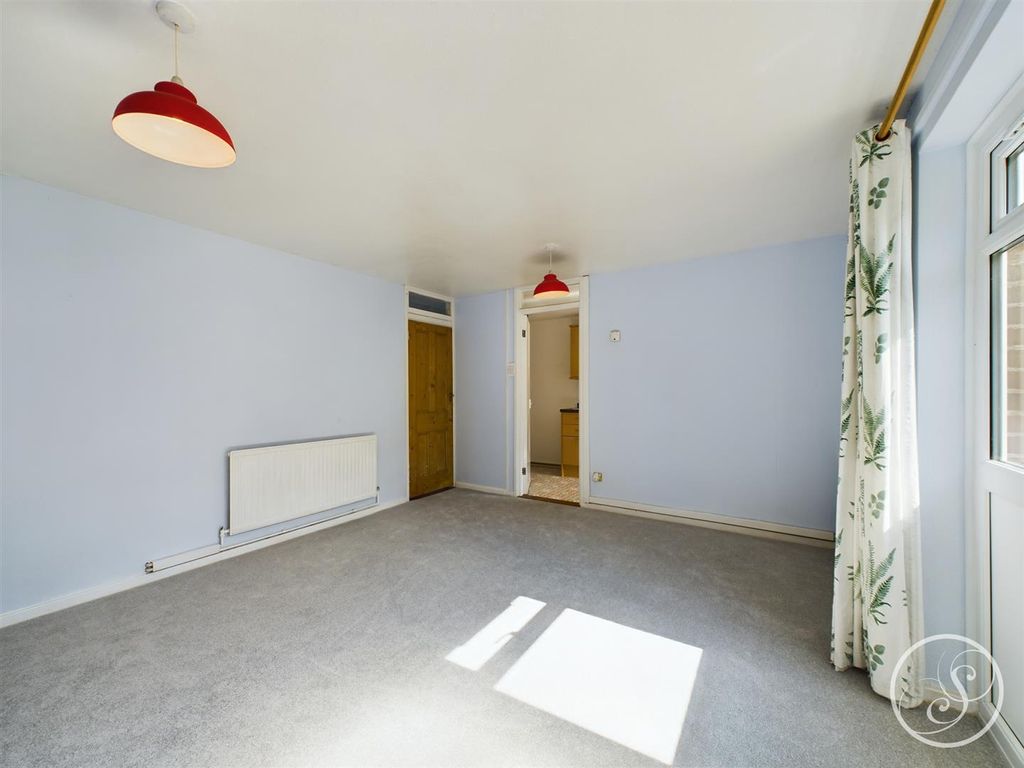 Property photo 3 of 11 Living Room