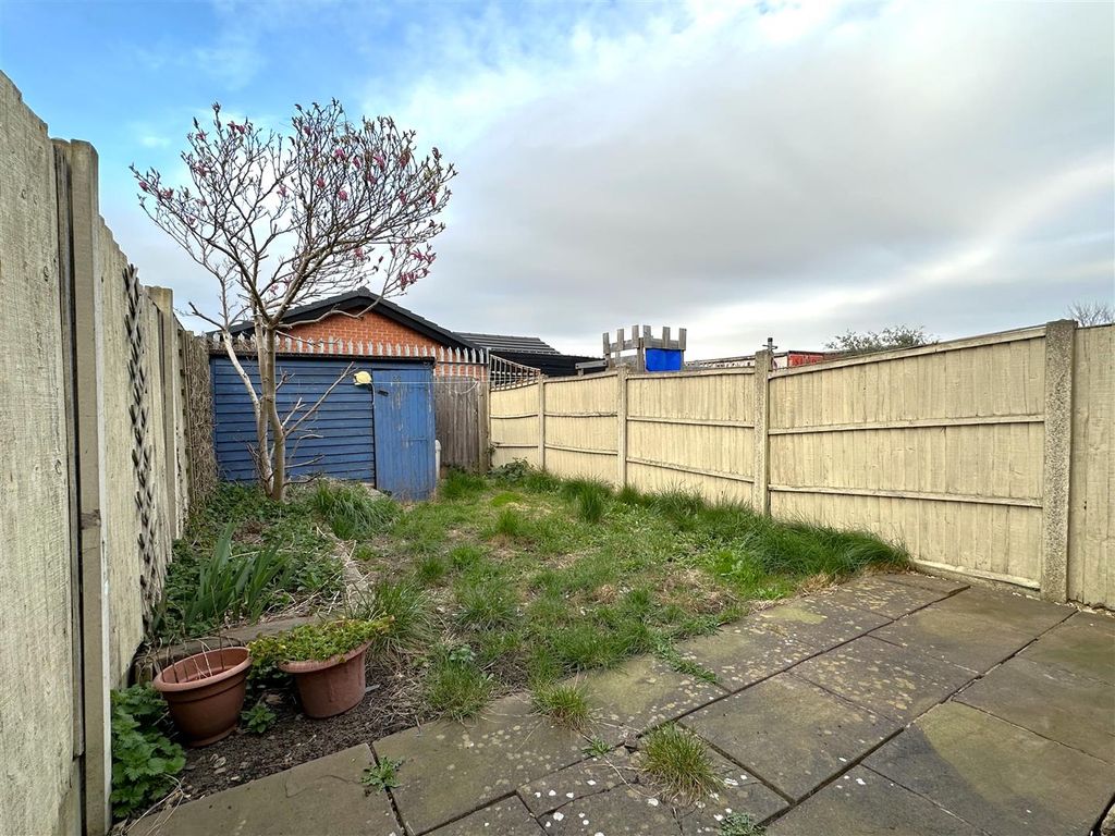 Property photo 3 of 18 Well-Appointed Garden 018