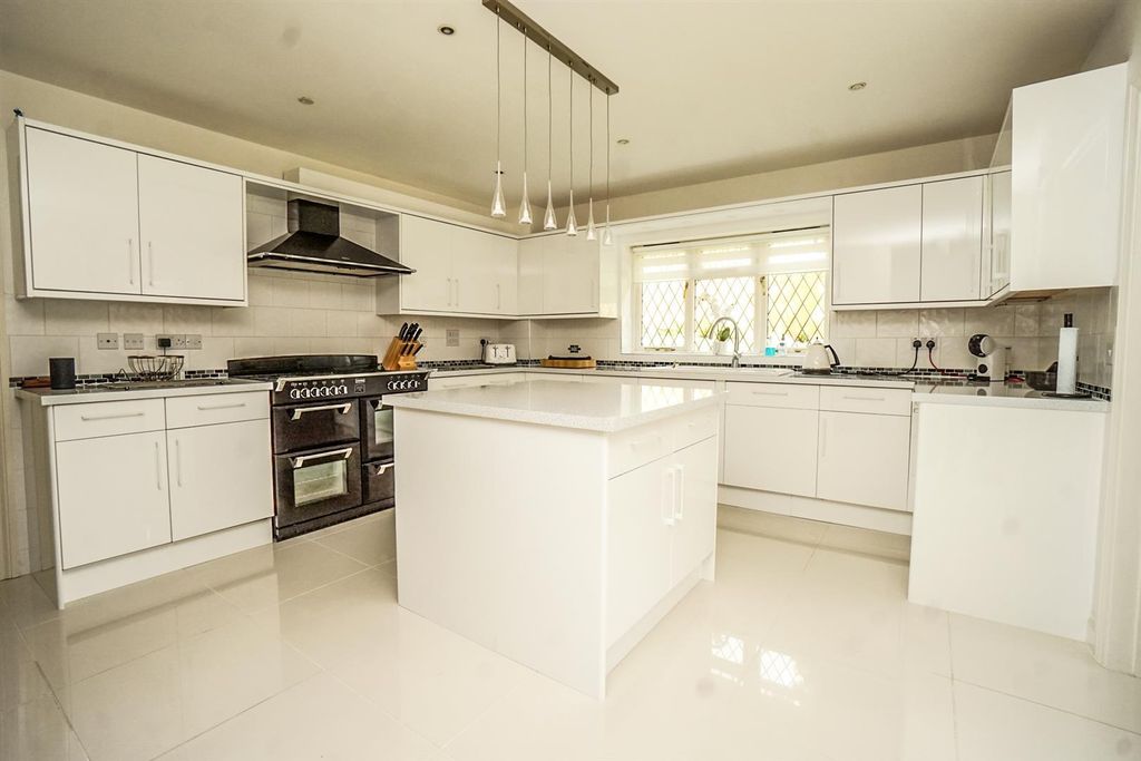 Property photo 3 of 29 Aub7Fxtb1Kkm-Zlyrm6Nkw.Jpg