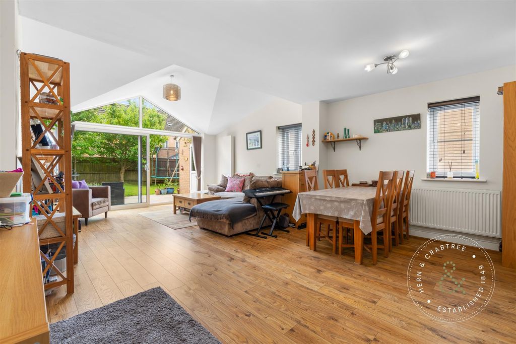 Property photo 2 of 38 Mostyn-Square-02.Jpg