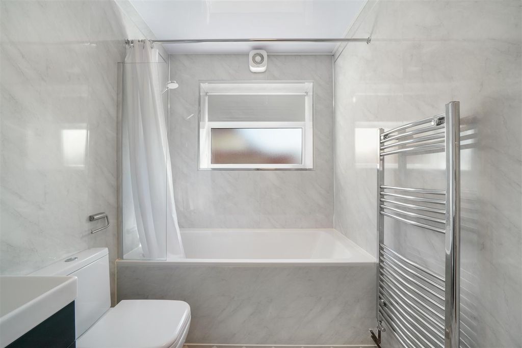 Property photo 3 of 15 2 Circle Court, Harrowdene Road - 8Mw66Agappvorerx