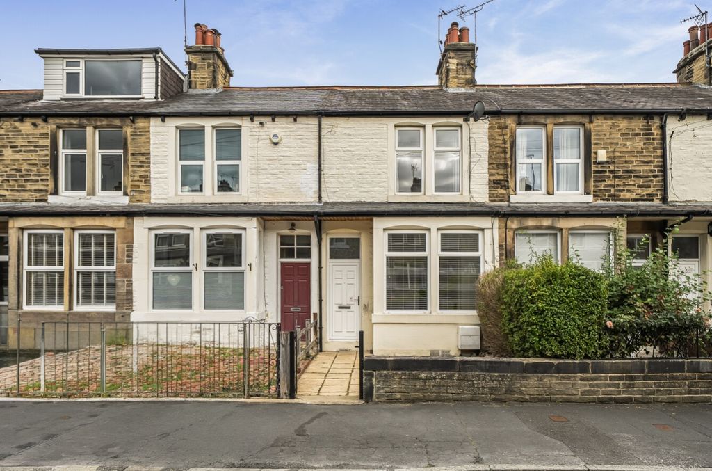 Property photo 1 of 14 Ewemove Harrogate House Front
