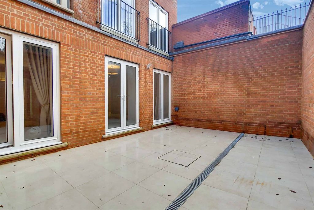 Property photo 2 of 9 Picture No. 16