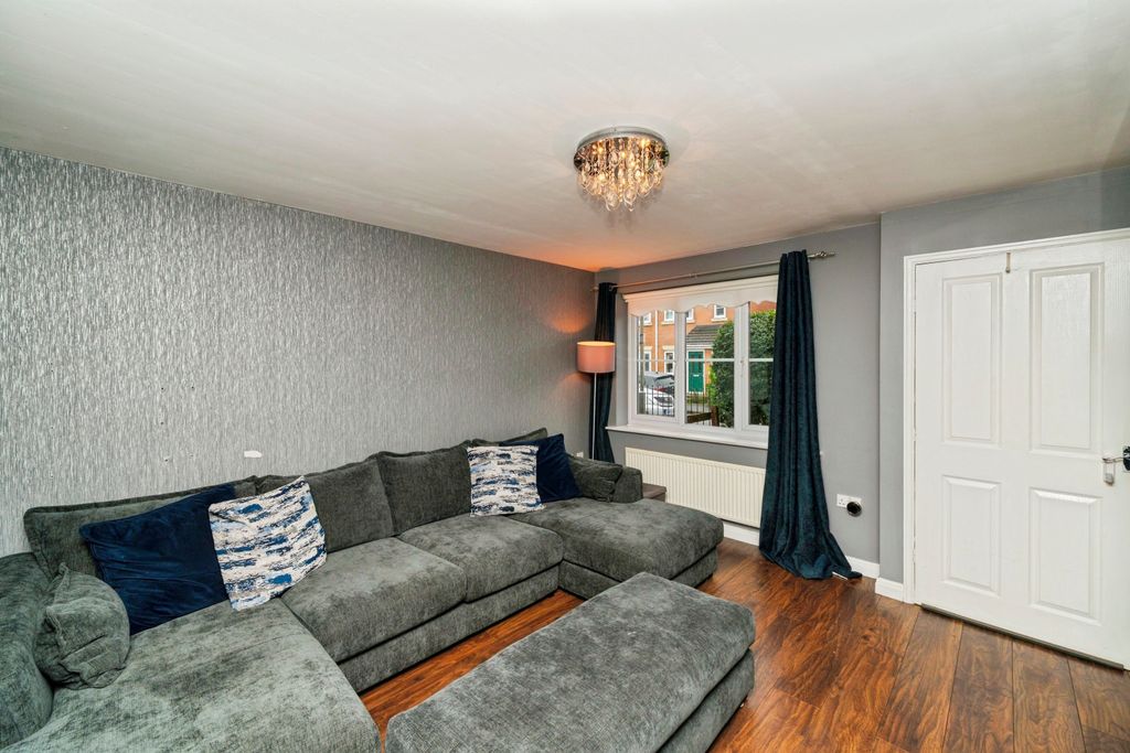 Property photo 3 of 15 Lounge