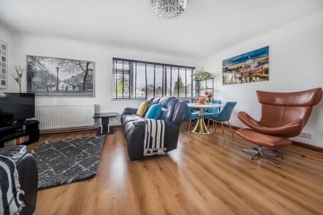 Property photo 1 of 19 Living Room