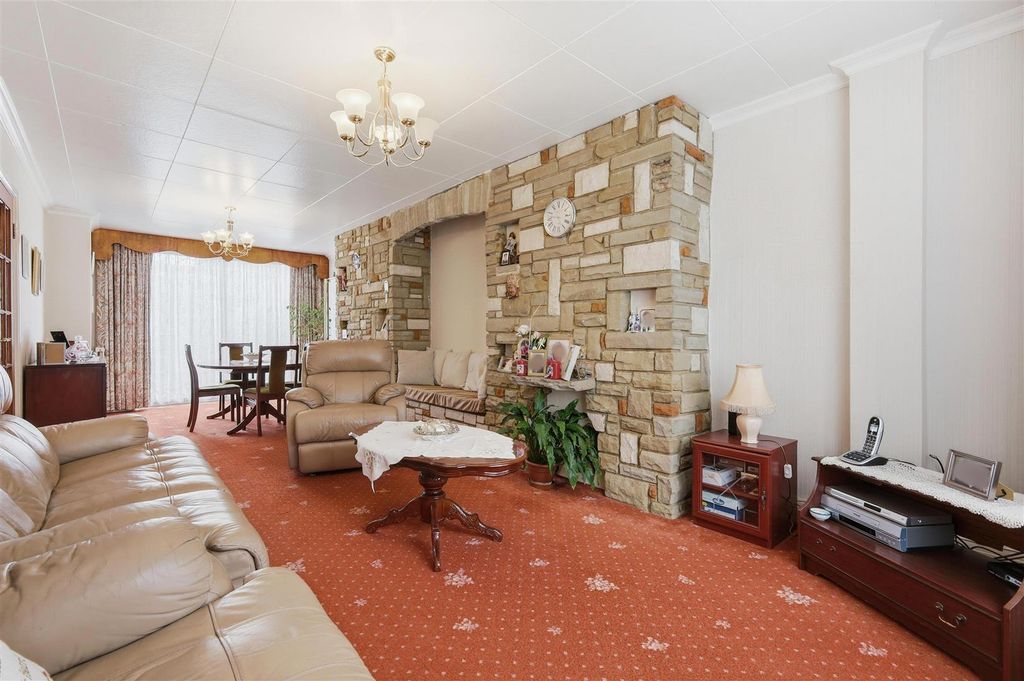 Property photo 3 of 36 0F85Baed-7510-4713-9383-F059Ea8d9292.Jpg