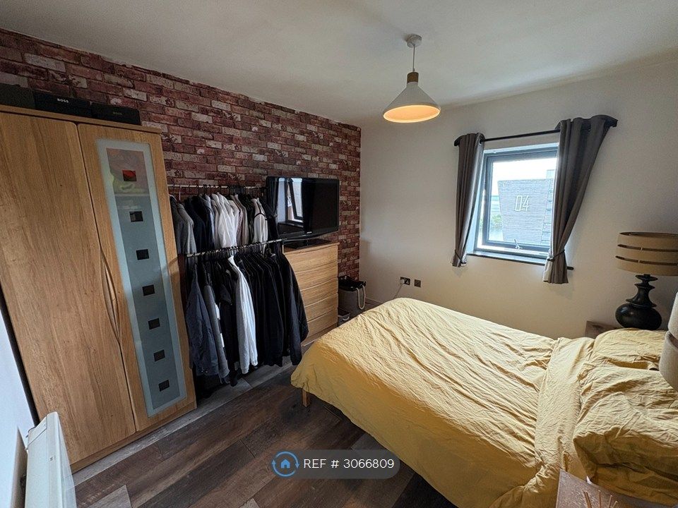 Property photo 2 of 9 Bedroom