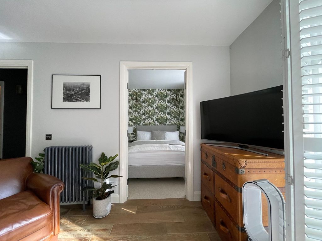 Property photo 2 of 19 Bedroom