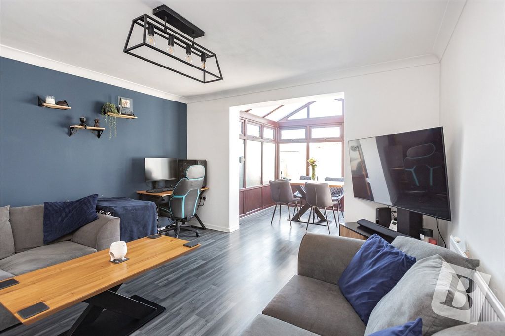 Property photo 3 of 24 Lounge / Diner