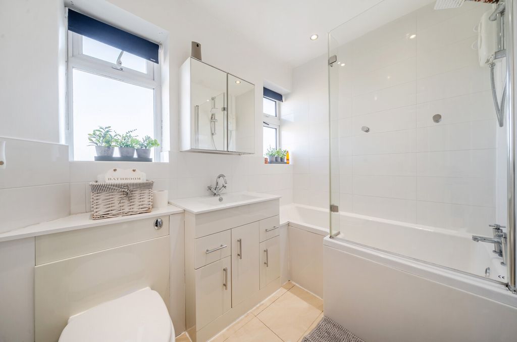 Property photo 3 of 17 1334892-11-6891c6...