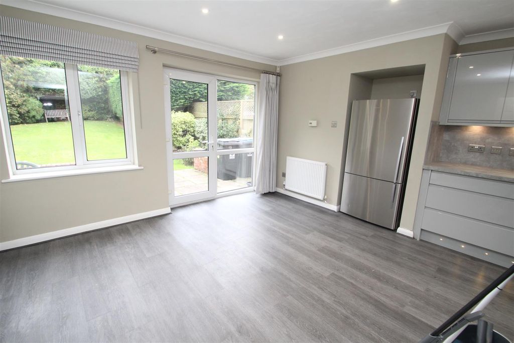 Property photo 3 of 19 Kitchen