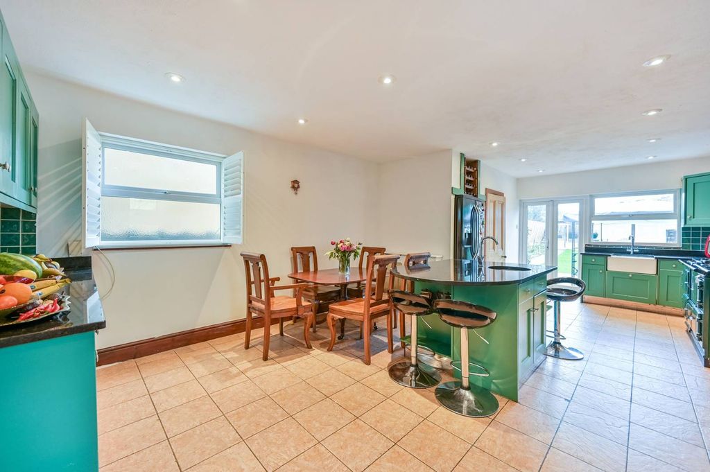 Property photo 1 of 37