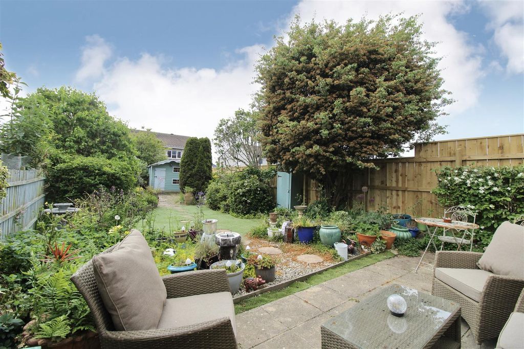 Property photo 2 of 21 Rear Gardens