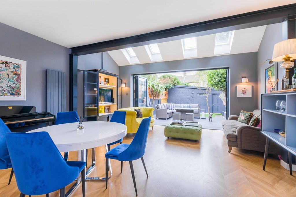 Property photo 2 of 13